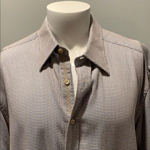 ROBERT GRAHAM LONG SLEEVE BUTTON DOWN SHIRT.
